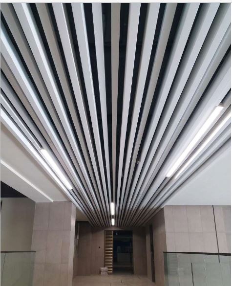 METALIUM MULTI-TECH PRODUCTS - Louvers Metalium I Ceilings I U Shaped Screen Ceiling Panel